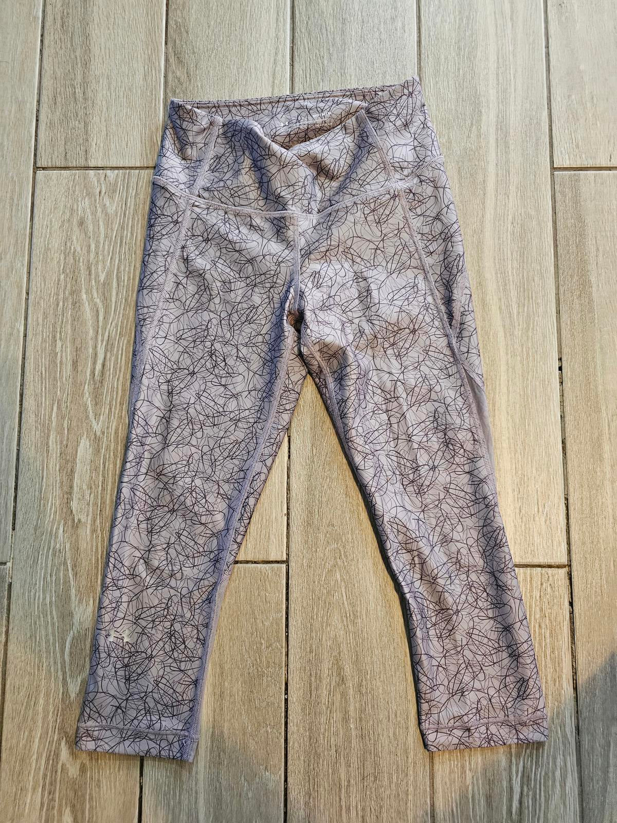 Under Armour HeatGear Compression Capri Leggings Medium Abstract Print