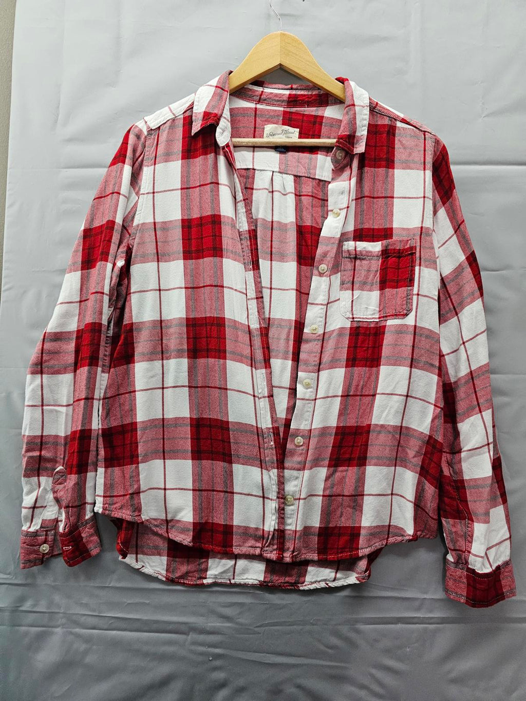 Universal Thread Red White Plaid Button Up Shirt Rayon Long Sleeve Women's Med