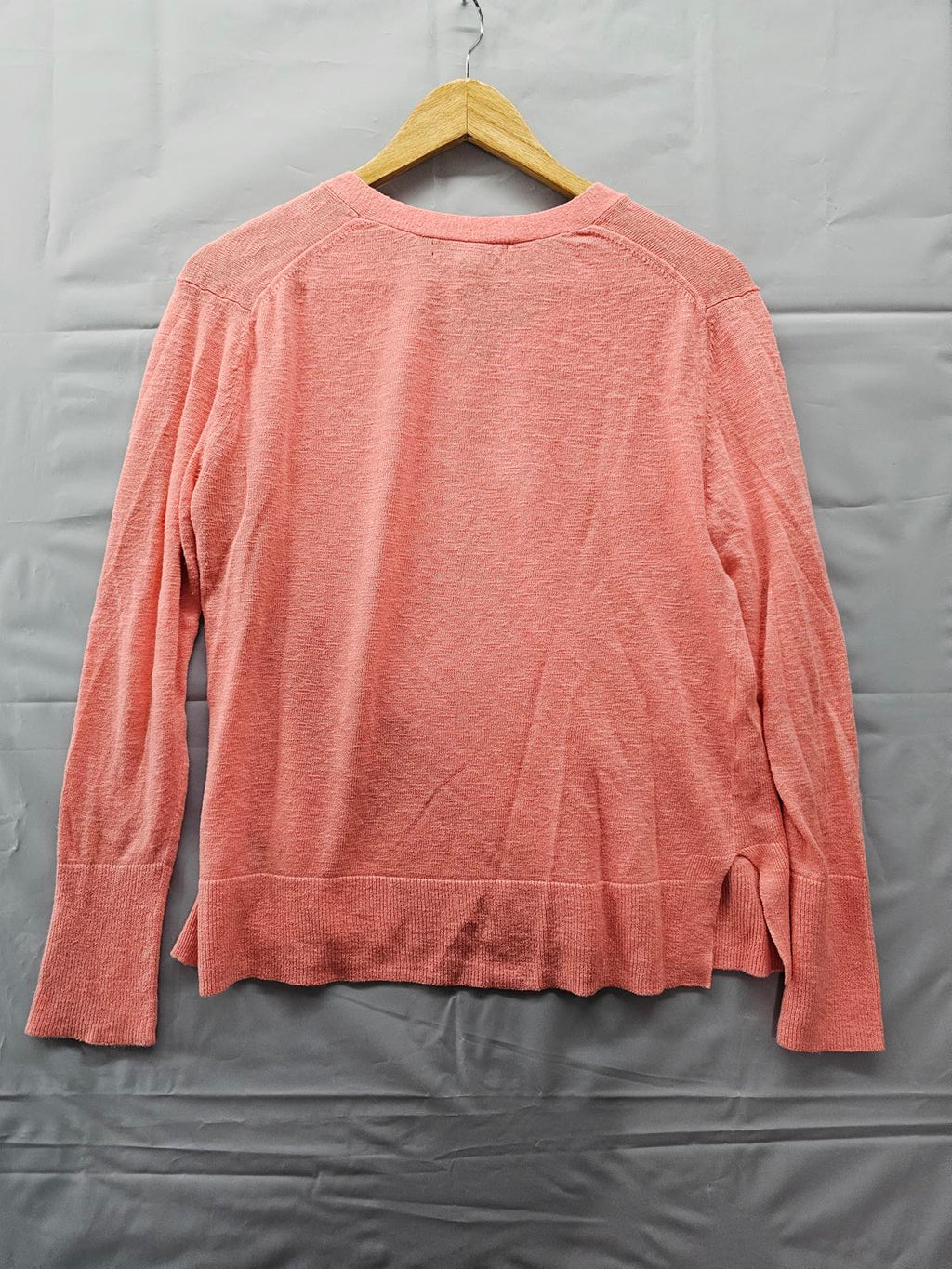 Banana Republic Coral V-Neck Lightweight Sweater Women’s Small