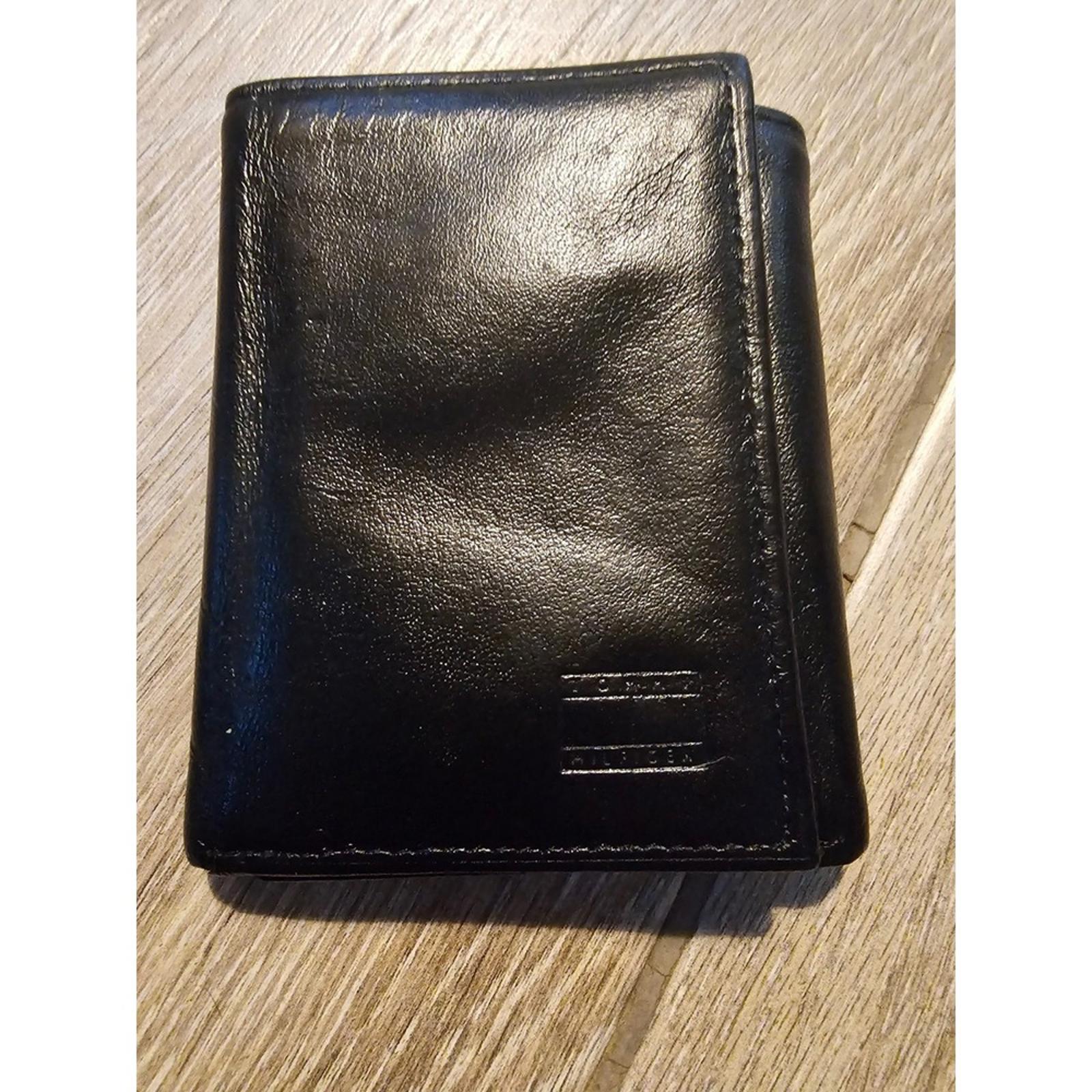 Tommy Hilfiger Black Leather Men's Wallet - Classic and Handsome