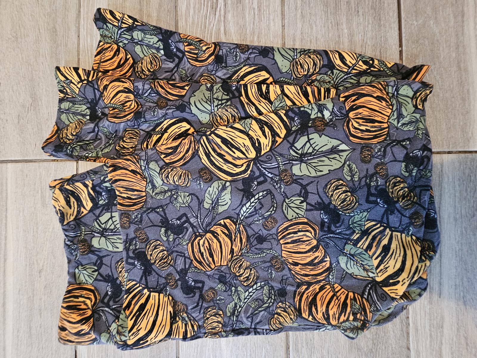 Lularoe TC2 Leggings Halloween Pumpkins Spiders Gray Orange Green