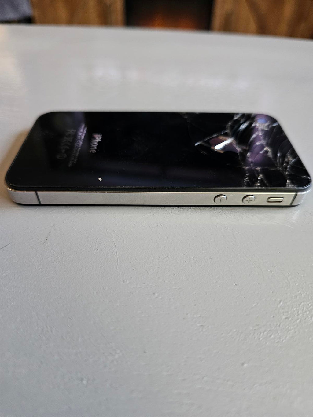 Apple iPhone 4 Black 8GB A1387 Cracked Screen Powers On Works for Parts