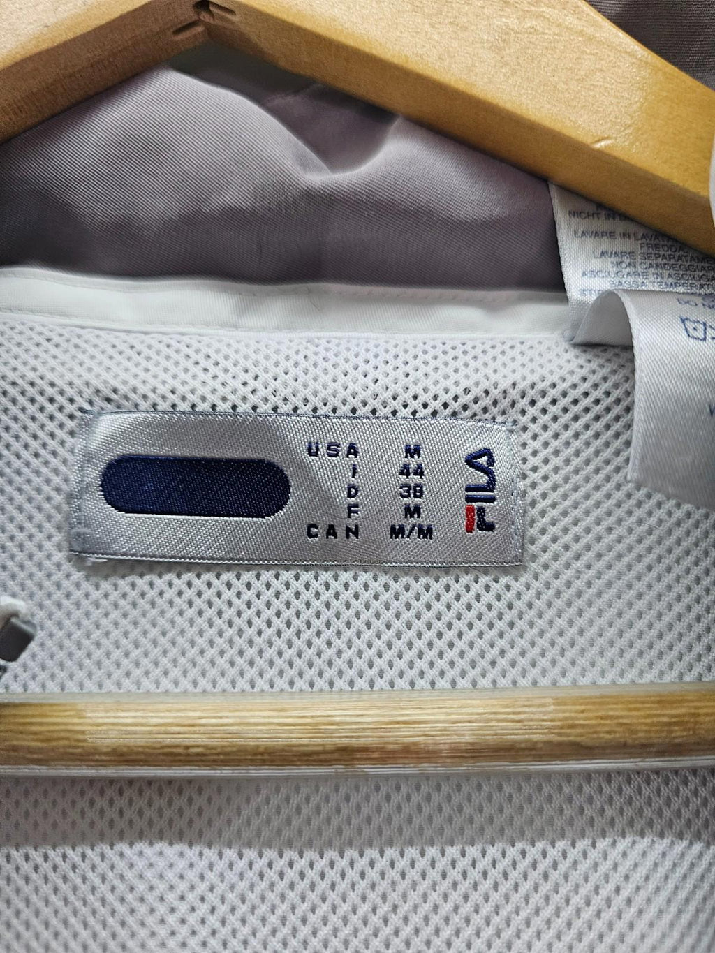 FILA Men’s White Windbreaker Jacket Size Medium Zip Pockets, Mesh Lining