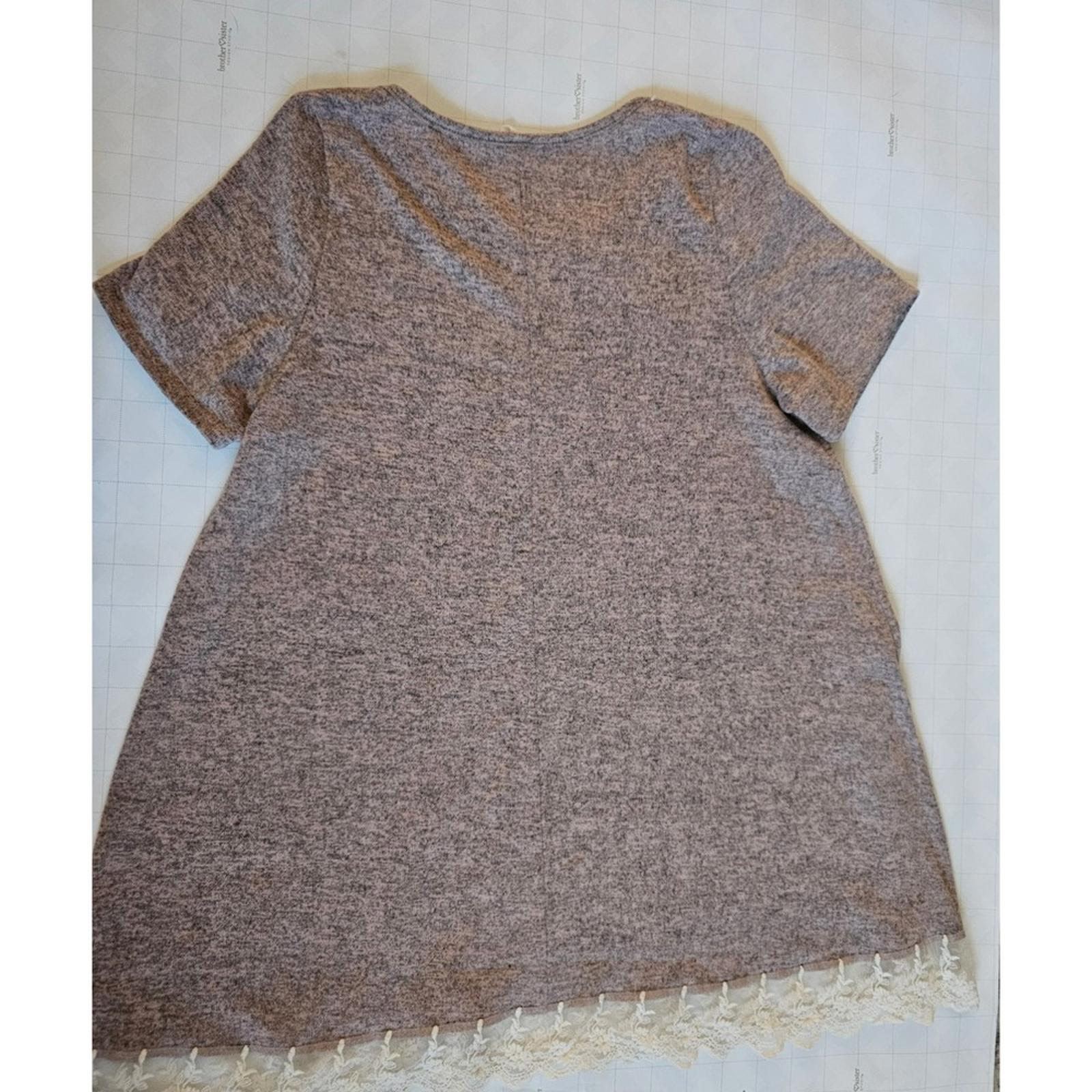 PinkBlush Women's Gray Lace Hem Tunic Top Size M